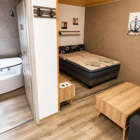 Campingplatz Bungalovy U Lipna - Adam A Eva *
